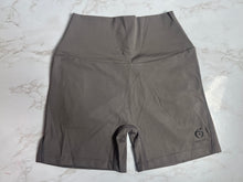 POCKETS SHORTS DARK BROWN